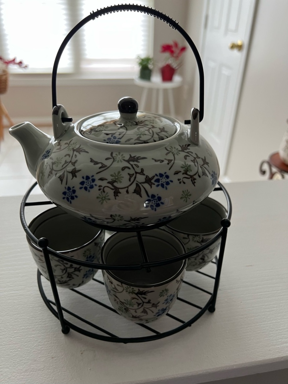 Tea Set - Picture 2 of 4